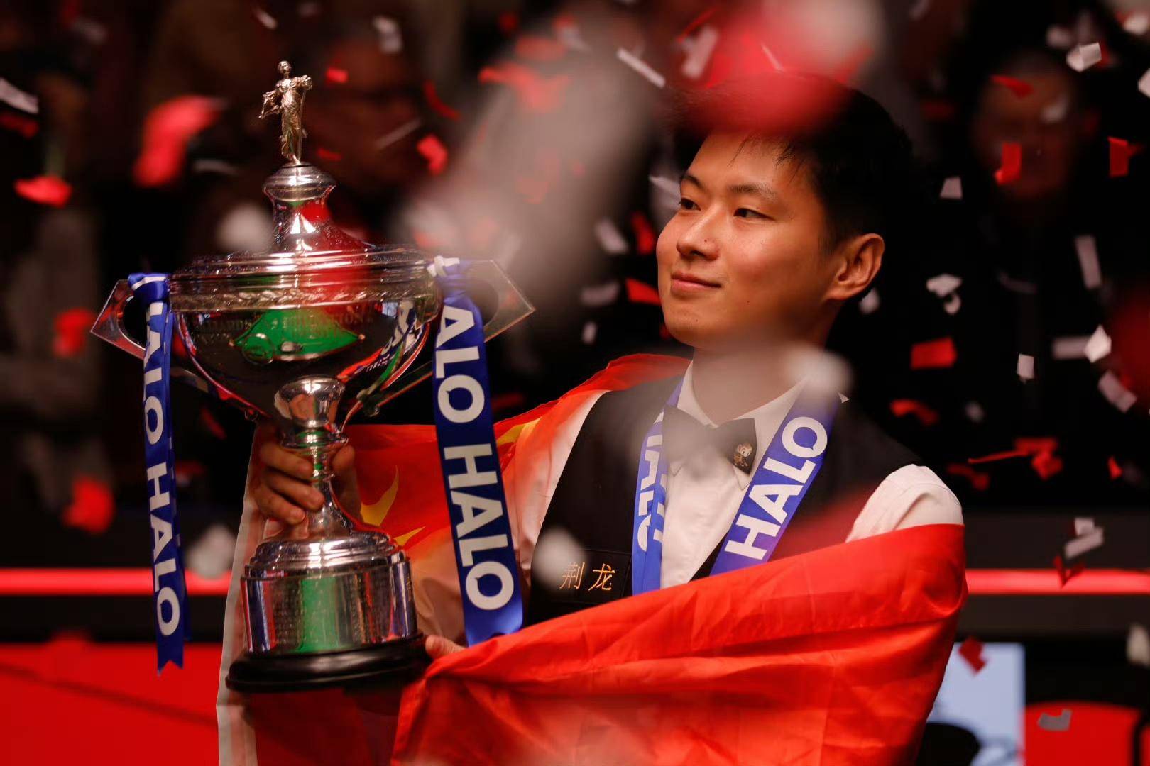 迷肩部被砸 迷肩部被砸