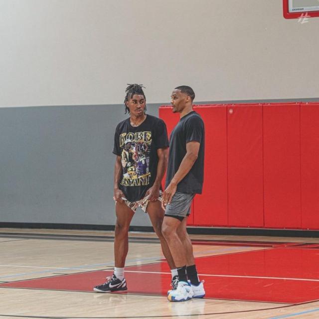 他不仅以铁 他不仅以铁